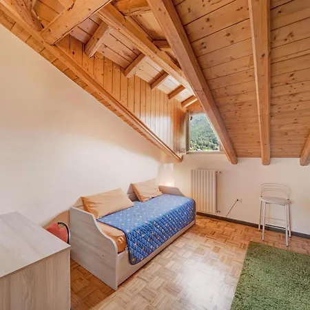 Apartment Mansarda Fra Monte E Lago *