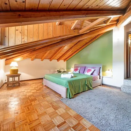 Apartment Mansarda Fra Monte E Lago Esino Lario